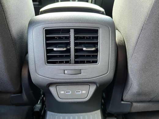 Volkswagen T-Roc 1.5 TSI R-Line | 5j garantie! | Stoelverwarming| Digi dash | ACC | ActivLease financial lease