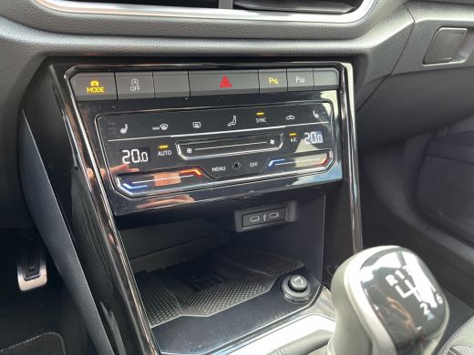 Volkswagen T-Roc 1.5 TSI R-Line | 5j garantie! | Stoelverwarming| Digi dash | ACC | ActivLease financial lease