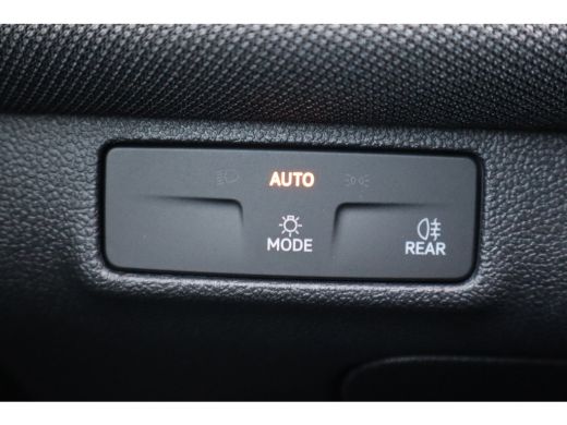 Volkswagen T-Roc Life First Edition Trekhaak | 'App-Connect' draadloze smartphone integratie | Automatische afstan... ActivLease financial lease