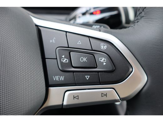 Volkswagen T-Roc Life First Edition Trekhaak | 'App-Connect' draadloze smartphone integratie | Automatische afstan... ActivLease financial lease