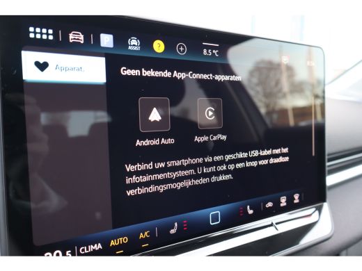Volkswagen T-Roc Life First Edition Trekhaak | 'App-Connect' draadloze smartphone integratie | Automatische afstan... ActivLease financial lease