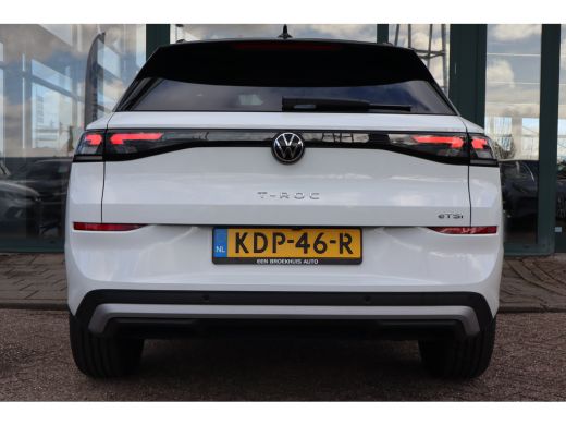 Volkswagen T-Roc Life First Edition Trekhaak | 'App-Connect' draadloze smartphone integratie | Automatische afstan... ActivLease financial lease