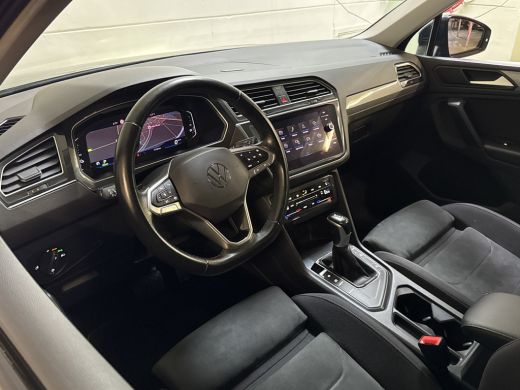 Volkswagen Tiguan E-HYBRID 245PK DSG LIFE NAVI/VIRTUAL/TREKHAAK ActivLease financial lease