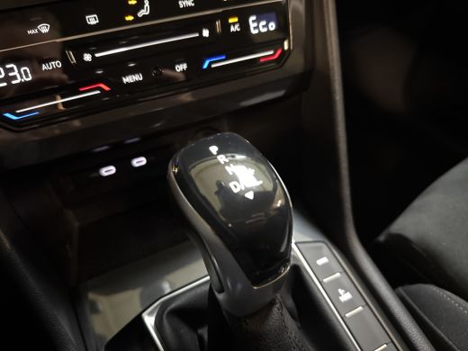 Volkswagen Tiguan E-HYBRID 245PK DSG LIFE NAVI/VIRTUAL/TREKHAAK ActivLease financial lease