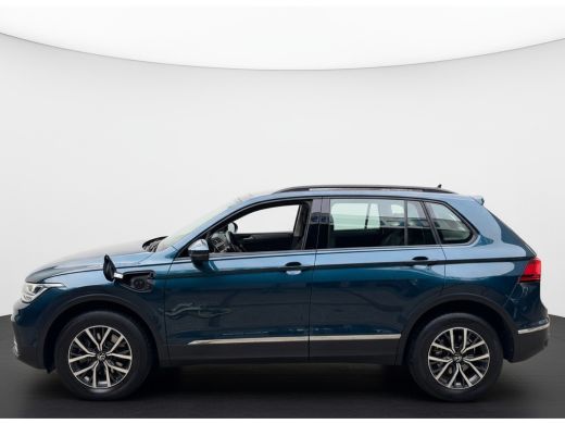 Volkswagen Tiguan E-HYBRID 245PK DSG LIFE NAVI/VIRTUAL/TREKHAAK ActivLease financial lease