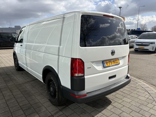 Volkswagen Transporter 2.0 TDI L2H1 150pk | 3 Zits | Achterklep | PDC | Laadruimte bekleding Cruise control |  Bijrijder... ActivLease financial lease