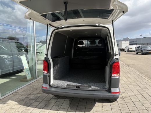 Volkswagen Transporter 2.0 TDI L2H1 150pk | 3 Zits | Achterklep | PDC | Laadruimte bekleding Cruise control |  Bijrijder... ActivLease financial lease