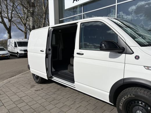 Volkswagen Transporter 2.0 TDI L2H1 150pk | 3 Zits | Achterklep | PDC | Laadruimte bekleding Cruise control |  Bijrijder... ActivLease financial lease