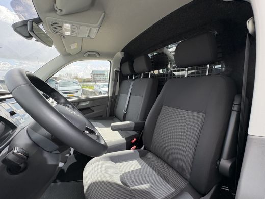 Volkswagen Transporter 2.0 TDI L2H1 150pk | 3 Zits | Achterklep | PDC | Laadruimte bekleding Cruise control |  Bijrijder... ActivLease financial lease