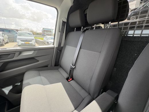 Volkswagen Transporter 2.0 TDI L2H1 150pk | 3 Zits | Achterklep | PDC | Laadruimte bekleding Cruise control |  Bijrijder... ActivLease financial lease
