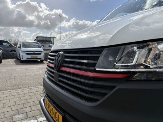 Volkswagen Transporter 2.0 TDI L2H1 150pk | 3 Zits | Achterklep | PDC | Laadruimte bekleding Cruise control |  Bijrijder... ActivLease financial lease