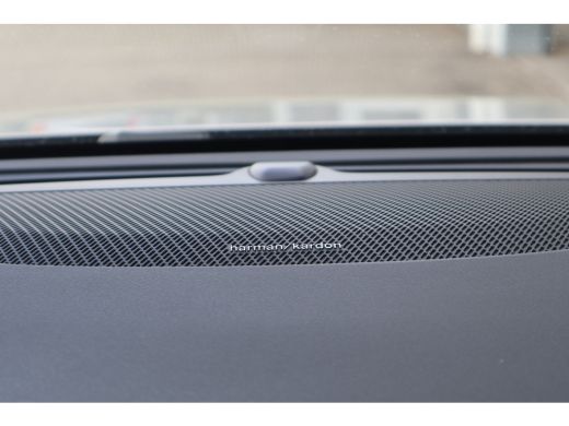 Volvo  V60 2.0 T6 Plug-in hybrid AWD Plus Dark | Harman Kardon | Trekhaak | BLIS | Bright Dusk | ActivLease financial lease