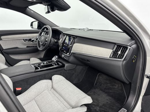 Volvo  V90 T8 Recharge Ultimate Dark | 20" | Luchtvering | Bowers & Wilkins | Trekhaak | Tailored Wool | 360... ActivLease financial lease