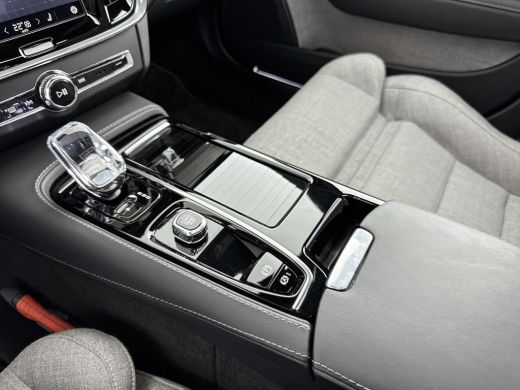 Volvo  V90 T8 Recharge Ultimate Dark | 20" | Luchtvering | Bowers & Wilkins | Trekhaak | Tailored Wool | 360... ActivLease financial lease