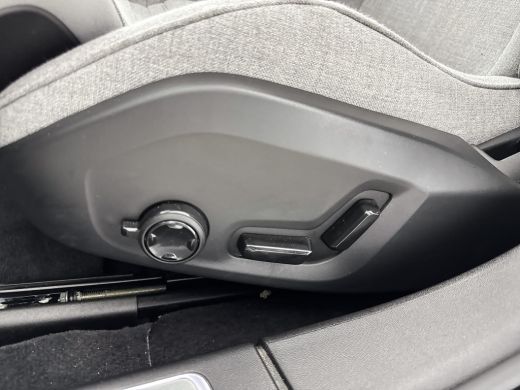 Volvo  V90 T8 Recharge Ultimate Dark | 20" | Luchtvering | Bowers & Wilkins | Trekhaak | Tailored Wool | 360... ActivLease financial lease