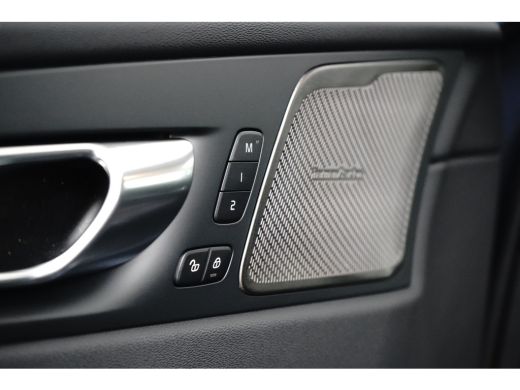 Volvo  XC60 Plus Black Edition Recharge Plug-In Hybrid AWD | Harman Kardon | Head Up Display | BLIS | Trekhaa... ActivLease financial lease