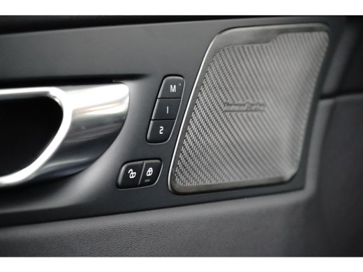 Volvo  XC60 Plus Black Edition Recharge Plug-In Hybrid AWD | Panoramadak | 360 Camera | Head-up Display | Har... ActivLease financial lease