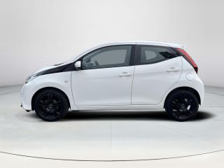 Toyota Aygo 1.0 VVT-i x-play | 5 deurs | Airconditioning | Parkeercamera | Bluetooth | Licht metalen velgen |