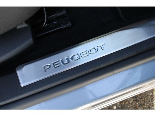 Peugeot 3008 1.6 HYbrid 225 GT | Panorama/schuifdak | Focal | Black Pack | Navigatie | Camera | 1e Eigenaar | ... ActivLease financial lease