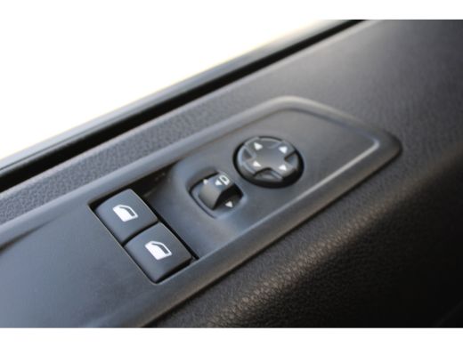 Peugeot e-Expert L3 75 kWh 8 JAAR GARANTIE | CAMERA | NAVI | BETIMMERING | DRAADLOOS CARPLAY ActivLease financial lease