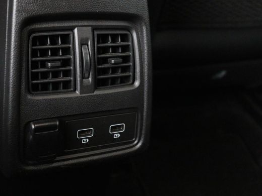 Renault Captur 1.3 TCe Intens | Panoramadak | 360 Camera | Trekhaak | Half leder | Carplay | Keyless | Climate c... ActivLease financial lease