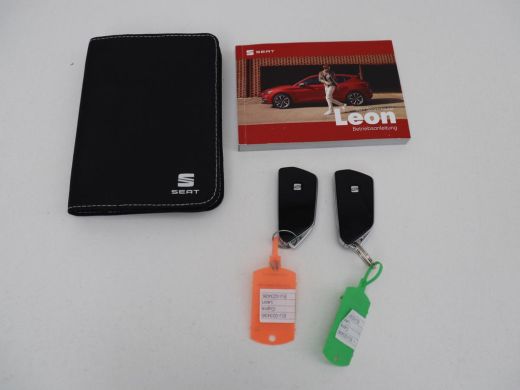 Seat Leon 1.4 TSI eHybrid PHEV Xcellence | SOH 100% | Stoel & stuurverwarming | Sfeerverlichting | Keyless ... ActivLease financial lease