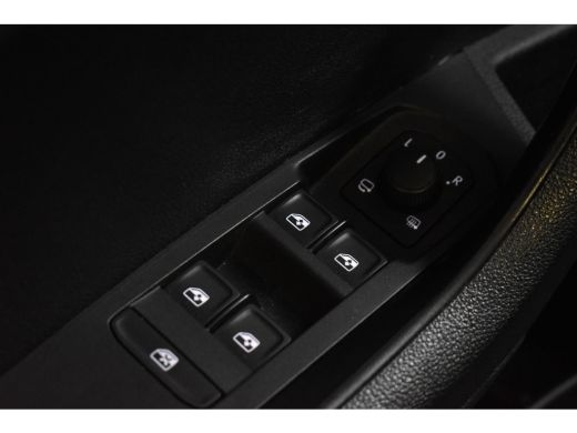 Skoda Karoq 1.5 TSI 150PK ACT BUSINESS EDITION PLUS CAMERA/NAVI/TREKHAAK ActivLease financial lease