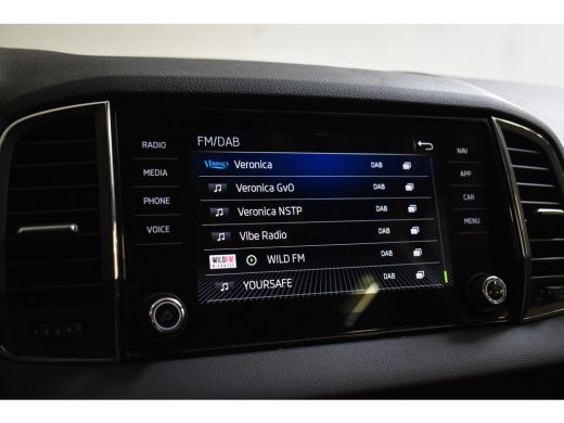 Skoda Karoq 1.5 TSI 150PK ACT BUSINESS EDITION PLUS CAMERA/NAVI/TREKHAAK ActivLease financial lease