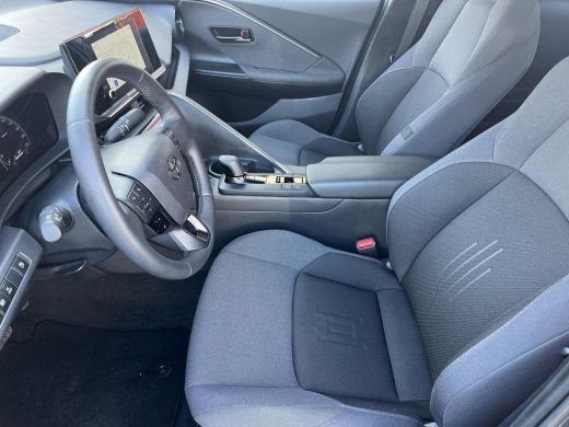 Toyota C-HR 2.0 Plug-in Hybrid 220 Dynamic | Stoel- + stuurverwarming | Carplay | Dode hoek waarschuwing | ActivLease financial lease