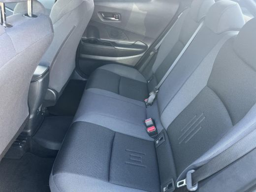 Toyota C-HR 2.0 Plug-in Hybrid 220 Dynamic | Stoel- + stuurverwarming | Carplay | Dode hoek waarschuwing | ActivLease financial lease