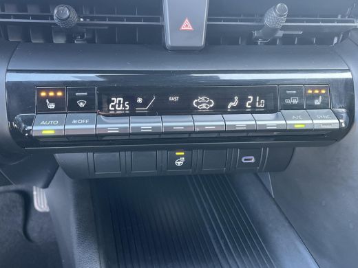 Toyota C-HR 2.0 Plug-in Hybrid 220 Dynamic | Stoel- + stuurverwarming | Carplay | Dode hoek waarschuwing | ActivLease financial lease