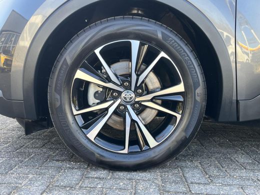 Toyota C-HR 2.0 Plug-in Hybrid 220 Dynamic | Stoel- + stuurverwarming | Carplay | Dode hoek waarschuwing | ActivLease financial lease