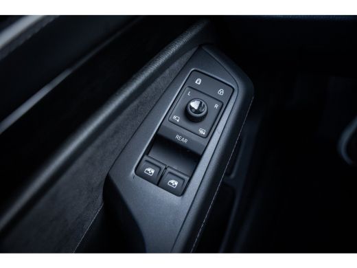 Volkswagen ID.7 Pro Limited Edition | Achterbank in ongelijke delen neerklapbaar incl. middenarmsteun en doorlaad... ActivLease financial lease