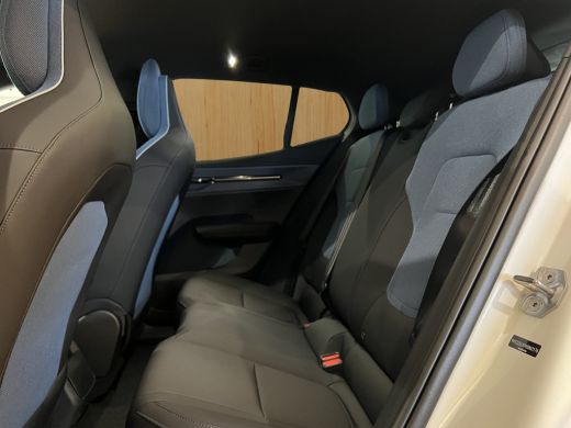 Volvo  EX30 Single Motor Extended Range Plus 69 kWh | 11 kW lader | Achteruitrij assistent | Achteruitrijcamera ActivLease financial lease