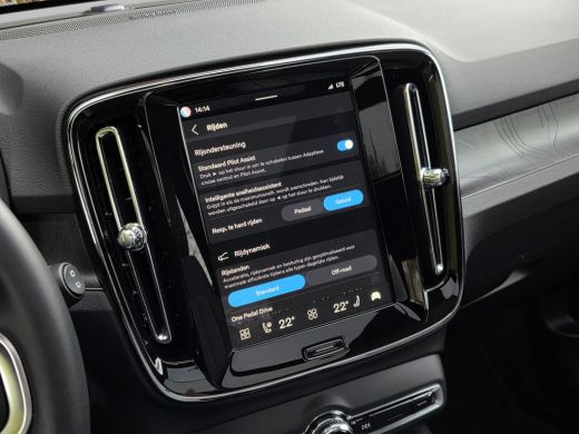 Volvo  EX40 Single Motor Extended Range Ultra 82 kWh | 360 Camera | Panoramadak | Pilot Assist | 20" Velgen ActivLease financial lease