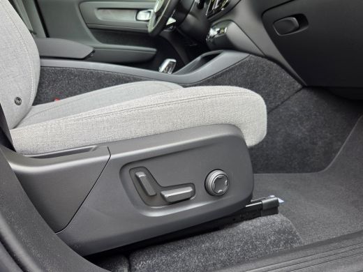 Volvo  EX40 Single Motor Extended Range Ultra 82 kWh | 360 Camera | Panoramadak | Pilot Assist | 20" Velgen ActivLease financial lease