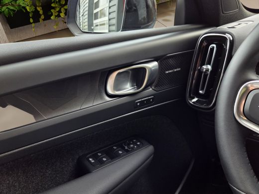 Volvo  EX40 Single Motor Extended Range Ultra 82 kWh | 360 Camera | Panoramadak | Pilot Assist | 20" Velgen ActivLease financial lease