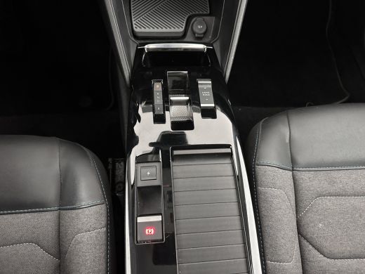 Citroën &euml;-C4 X Feel Pack 50 kWh [ 3-Fase-11Kw ] {SOH-91%} (INCL-BTW) *HEATPUMP | FULL-LED | LEATHER-FABRIC | DIG... ActivLease financial lease