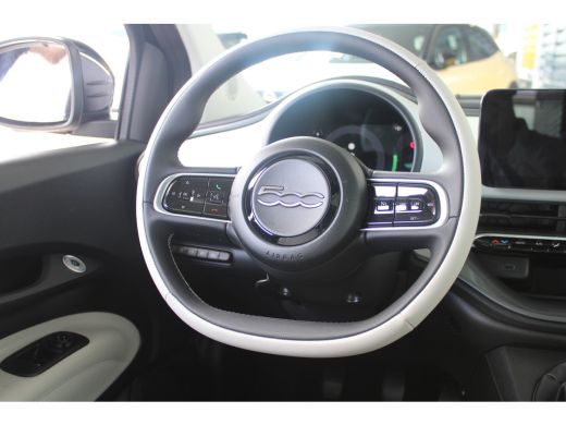 Fiat 500 La Prima | 8 Jaar garantie | Panorama dak | Camera | Navigatie | Premium audio | Keyless | ActivLease financial lease