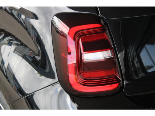 Fiat 500 La Prima | 8 Jaar garantie | Panorama dak | Camera | Navigatie | Premium audio | Keyless | ActivLease financial lease