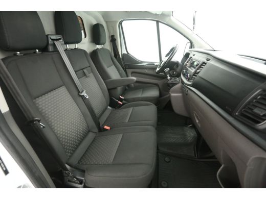Ford Transit Custom 2.0 TDCI L2H1 170PK | 2800KG Trekgew. | Airco | Cruise | 3 Zits | Trekhaak | Parkeersens. ActivLease financial lease