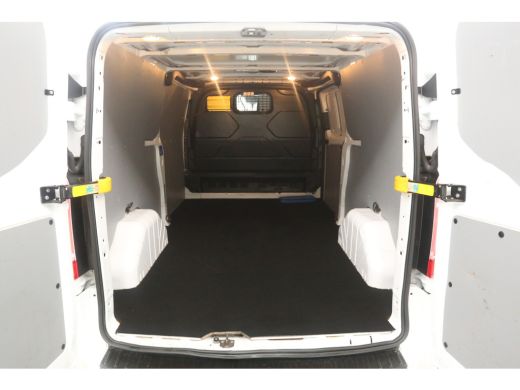 Ford Transit Custom 2.0 TDCI L2H1 170PK | 2800KG Trekgew. | Airco | Cruise | 3 Zits | Trekhaak | Parkeersens. ActivLease financial lease