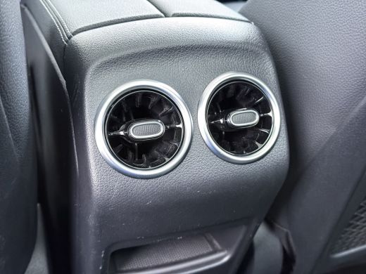 Mercedes-Benz B-Klasse 250e Luxury // Trekhaak // Panorama dak // Camera // MultiBeam LED // Sfeerverlichting // Stoelve... ActivLease financial lease