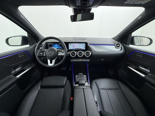 Mercedes-Benz B-Klasse 250e Luxury // Trekhaak // Panorama dak // Camera // MultiBeam LED // Sfeerverlichting // Stoelve... ActivLease financial lease