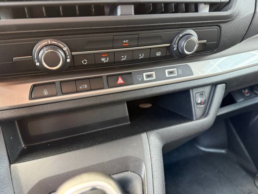 Opel Vivaro 2.0 Diesel 145 L2 | 3 Zitplaatsen | Camera | Voorstoelen & Stuur Verwarmd | Cruise | DAB | ActivLease financial lease