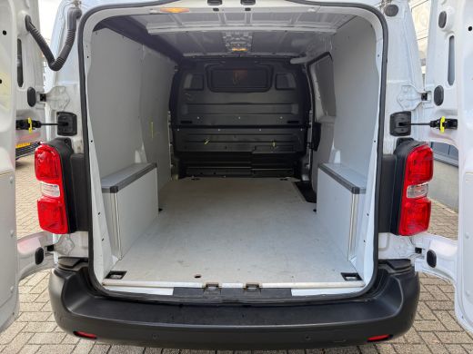 Opel Vivaro 2.0 Diesel 145 L2 | 3 Zitplaatsen | Camera | Voorstoelen & Stuur Verwarmd | Cruise | DAB | ActivLease financial lease