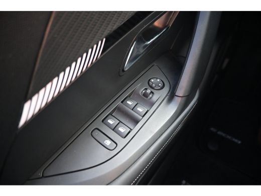 Peugeot e-2008 EV Allure 54 kWh 3 Fase 94,7%SOH! | Navigatie | Achteruitrijcamera | Climate Control | Full-LED |... ActivLease financial lease