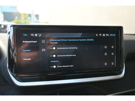 Peugeot e-2008 EV Allure 54 kWh 3 Fase 94,7%SOH! | Navigatie | Achteruitrijcamera | Climate Control | Full-LED |... ActivLease financial lease