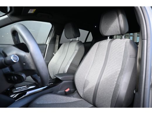 Peugeot e-2008 EV Allure 54 kWh 3 Fase 94,7%SOH! | Navigatie | Achteruitrijcamera | Climate Control | Full-LED |... ActivLease financial lease