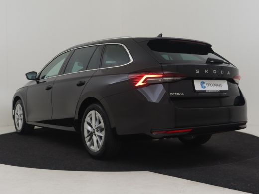 Skoda Octavia Combi Business Edition Plus | Achteruitrijcamera | Chromen grille | Dynamic Chassis Control ActivLease financial lease